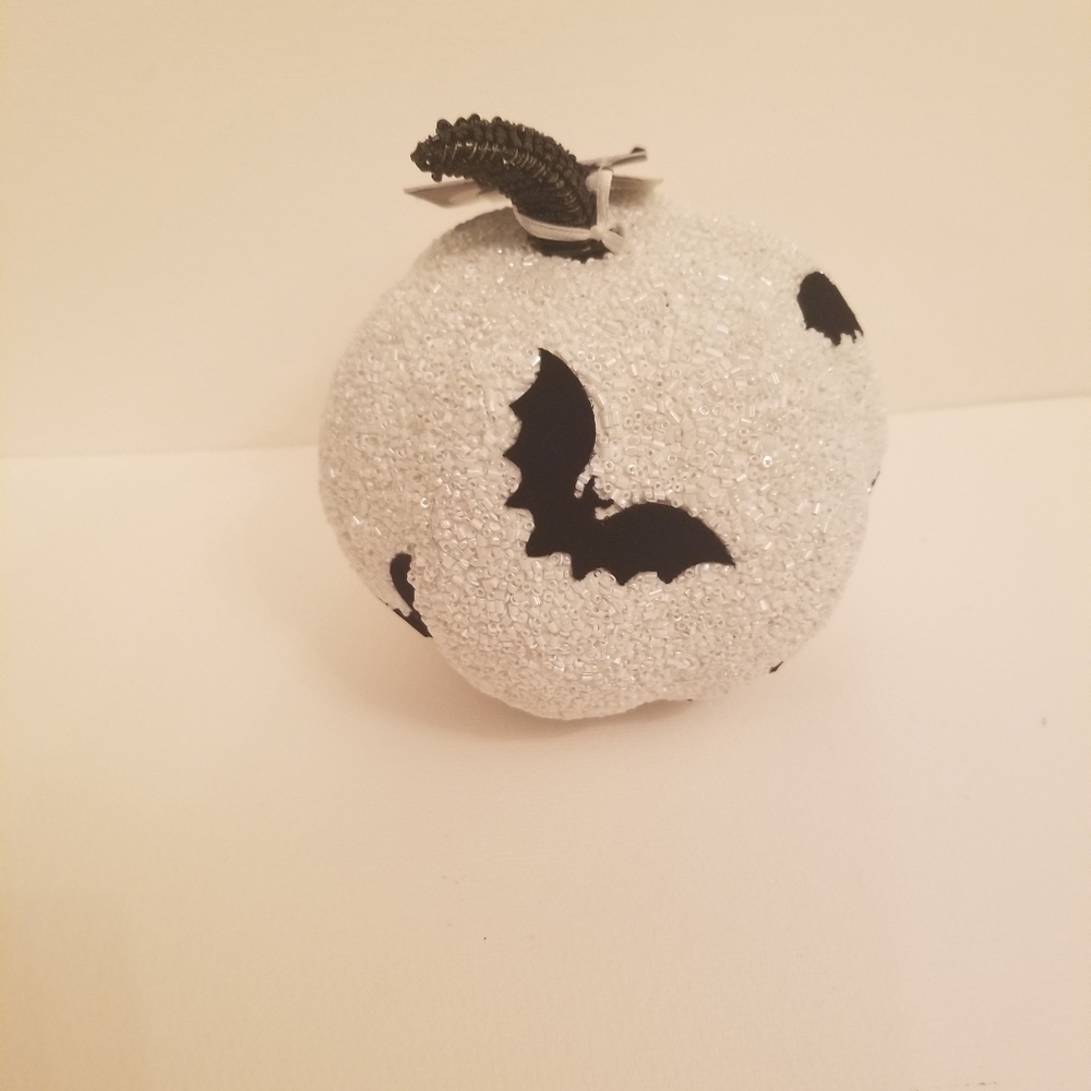 New Embellished Beaded Faux Velvet Bat Pumkin - Picture 3 of 5